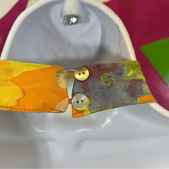 Cynthia Rowley, Floral Halter Top. Size Medium. Elastic Back and Wrap Around - Picture 7 of 7